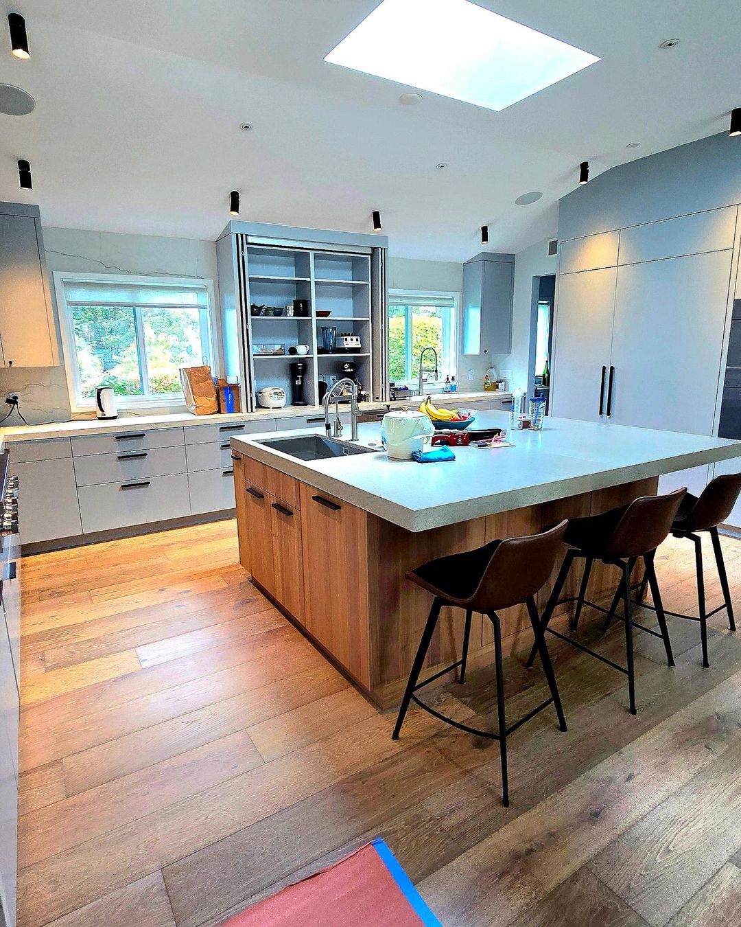 Revitalize Your Kitchen: Elegant Custom Painting Offers Cabinet Painting in the Bay Area