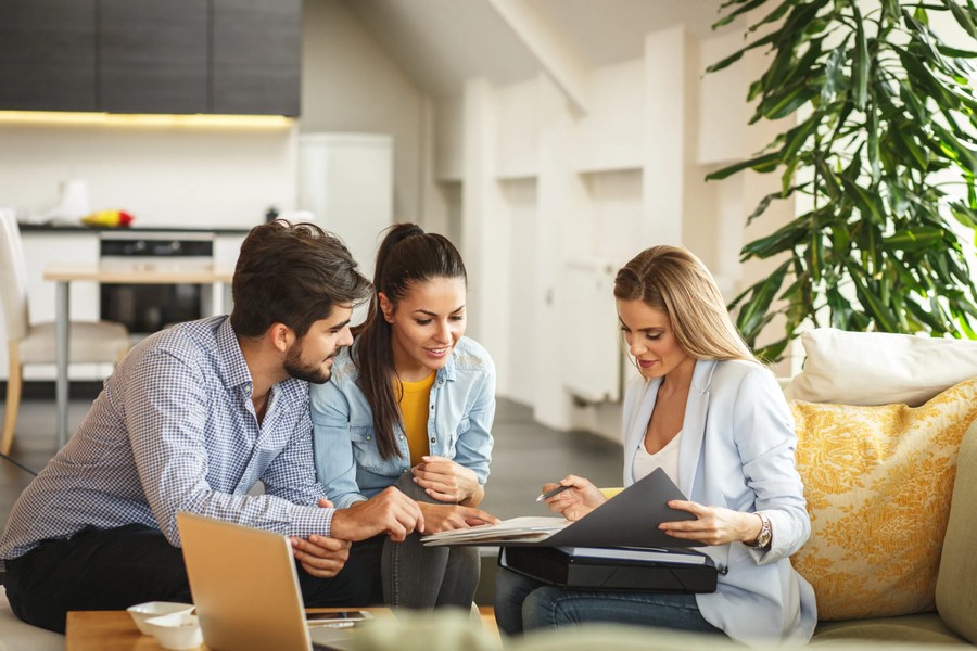 Strategies for Re-engaging With Your Real Estate Clients During the Holidays
