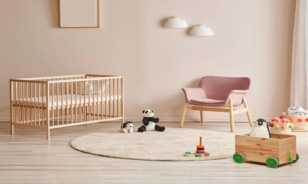 What are the step-by-step safety measures for lowering a crib mattress?