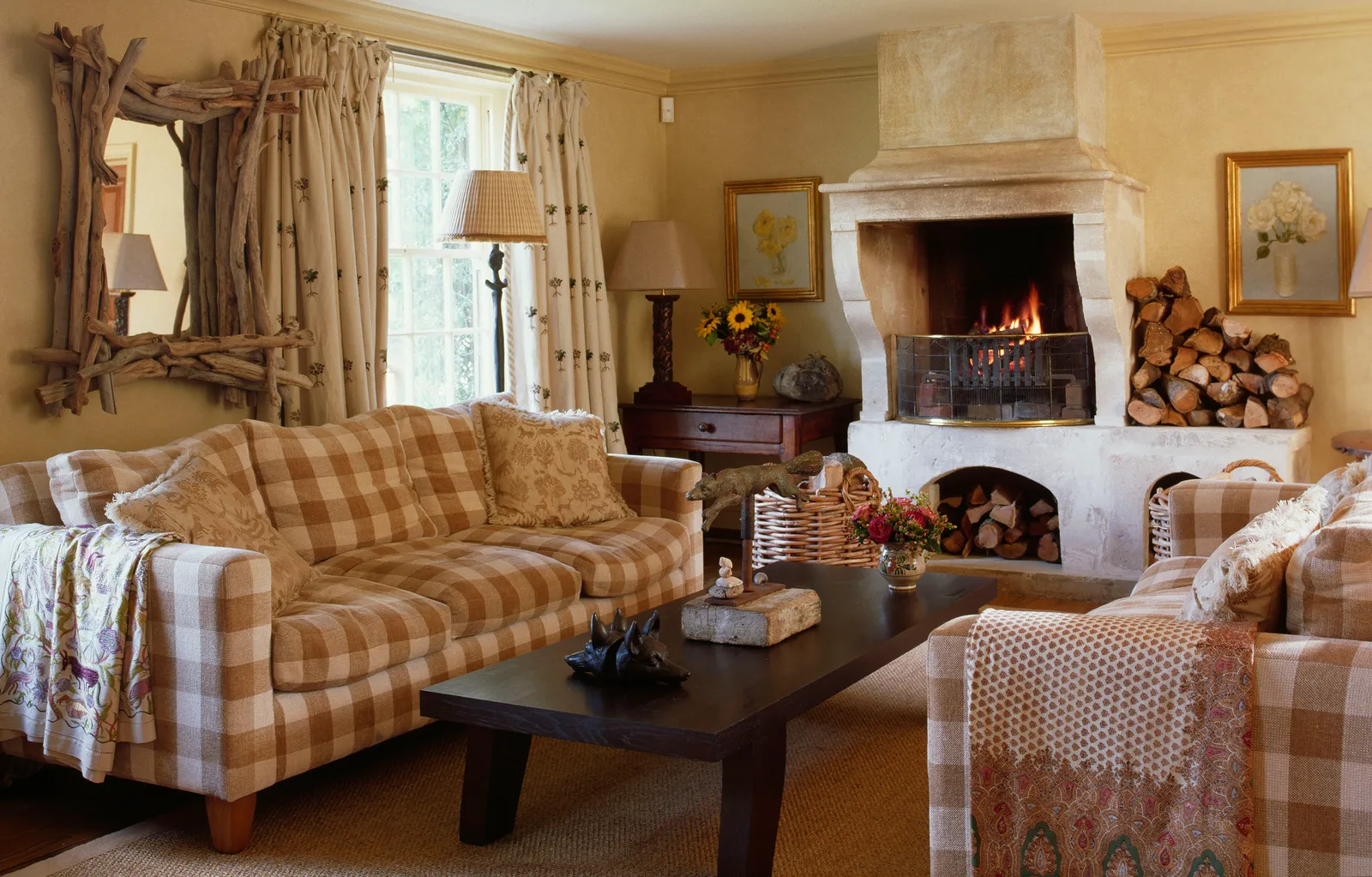 The Enduring Charm of Vintage-Inspired Home Decor